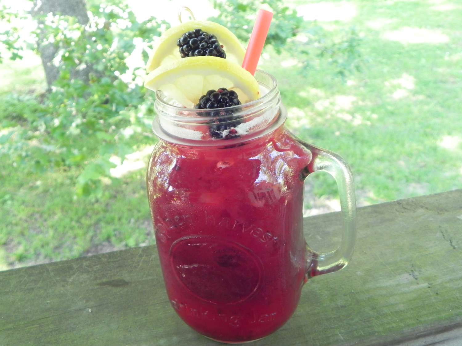 Versatile Blackberry Lemonade: Perfect for Parties & Quick Sips
